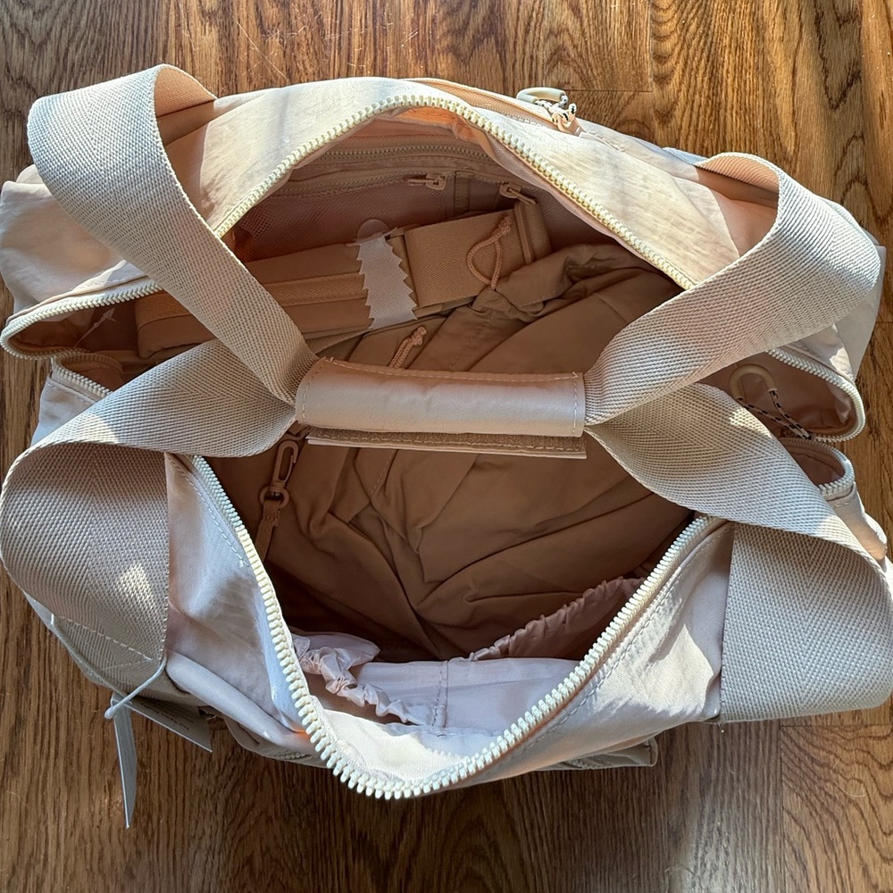 NEW WITH TAGS Beis The Sport Duffle Bag in Beige - Picture 7 of 10